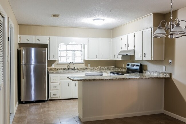 Building Photo - 20 Single Oaks Dr