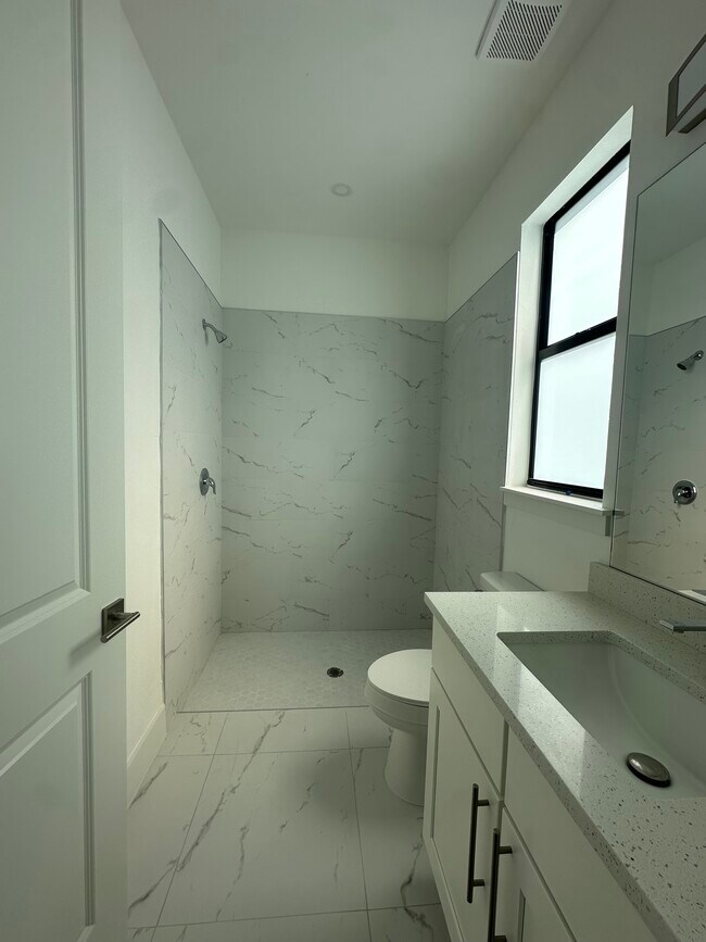 Building Photo - 1120 Homer Ave S