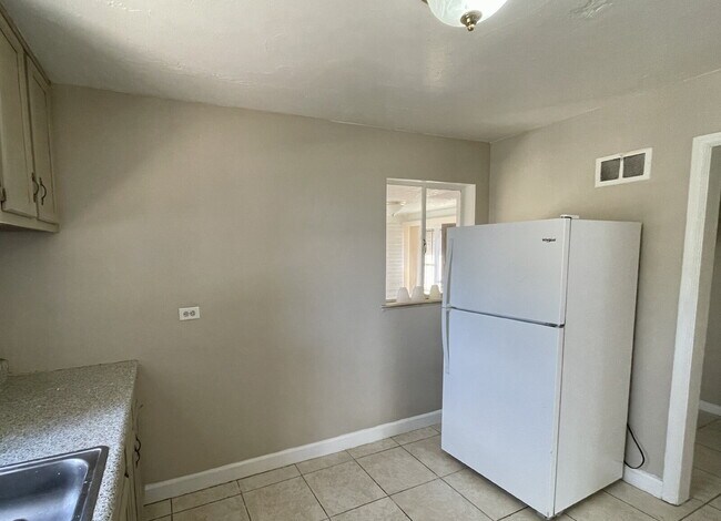 Photo - 3 Bed 1 Bath Ranch in North Park Hill! (Available Immediately) Apartment