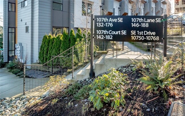 Building Photo - 160 107th Ln S E