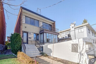 Building Photo - 5327 Rue Palmerston