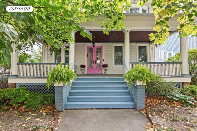 Building Photo - 257 E 19th St