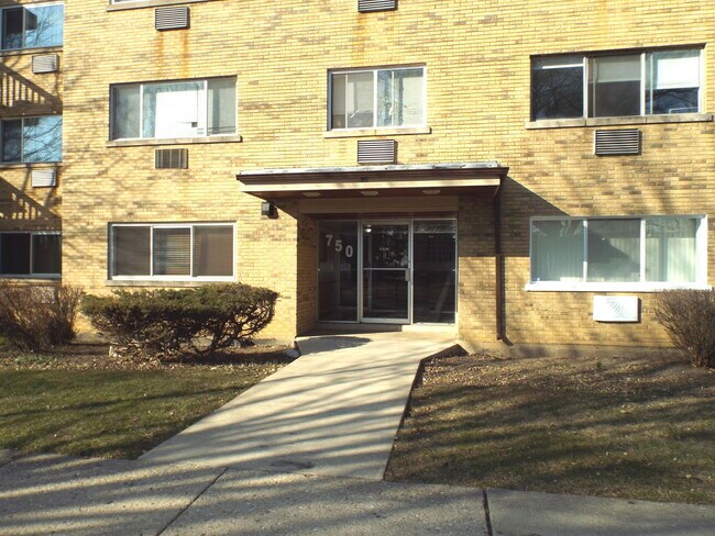 Foto del edificio - 750 Dempster St