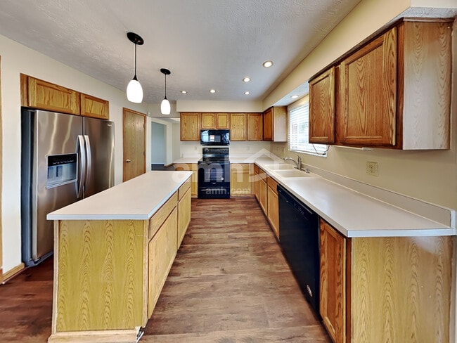 Building Photo - 8438 Lucerne Dr