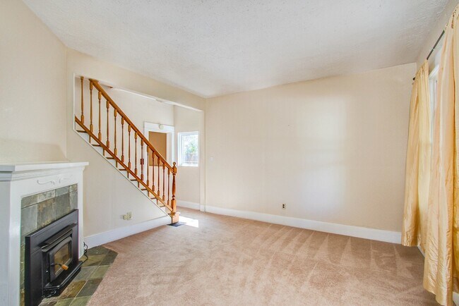 Foto del edificio - Charming 4BD Victorian near Downtown Color...