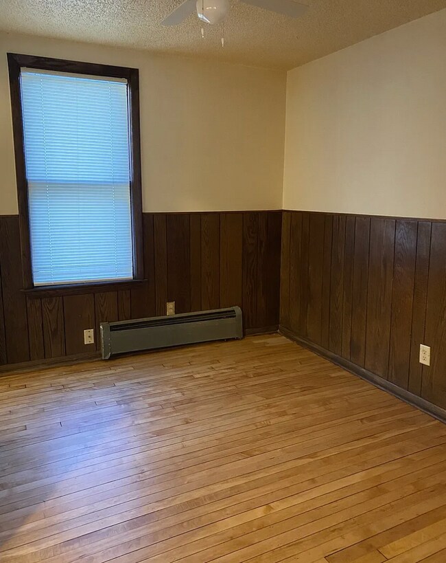 Foto del edificio - 3250 N Logan Ave