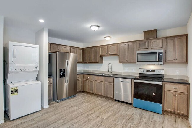 Foto del edificio - Brand New 1BR/1BA Apartment in Lyons!