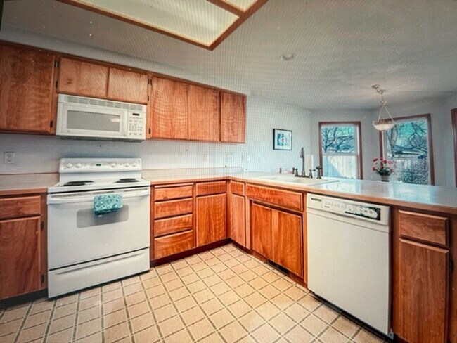 Foto del edificio - Beautiful Central Point 3 Bedroom 2 Bath Home