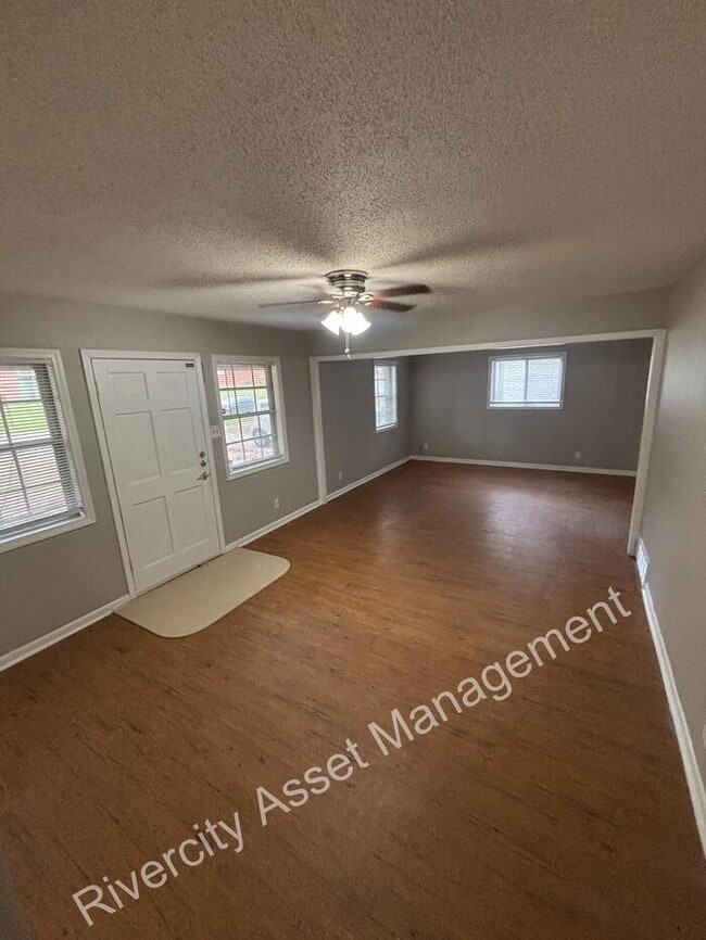 Foto del edificio - Cute 3 bedroom 1 bathroom home in Parkway ...