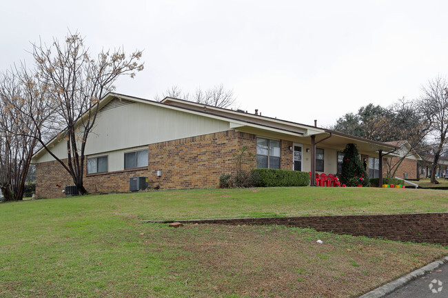 Foto del edificio - Heritage Oaks Apartments