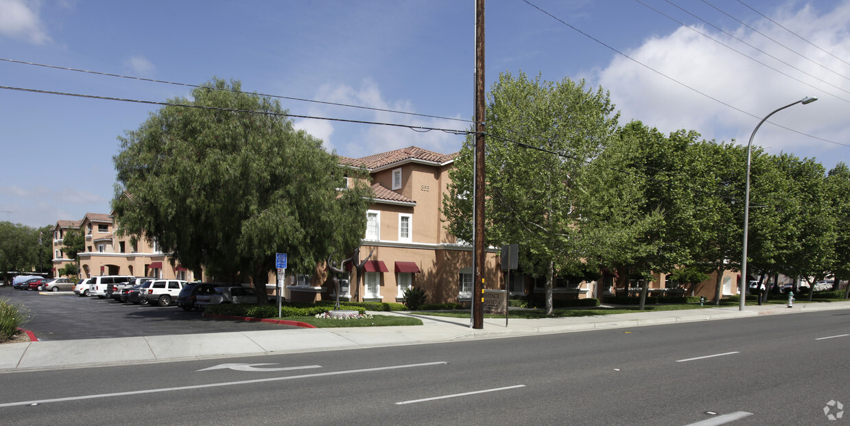 Foto principal - Vintage Canyon Senior Apartments