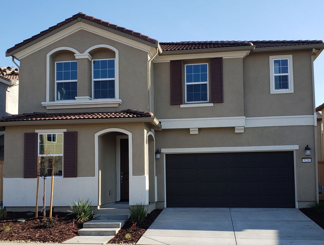 Foto principal - North Natomas Home 4 Bed 2.5 Bath W/ Loft ...