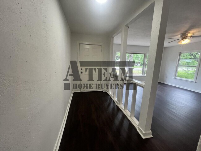 Foto del edificio - 411 McEntire Rd
