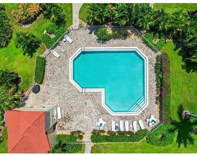 Foto del edificio - 4650 Yacht Harbor Dr