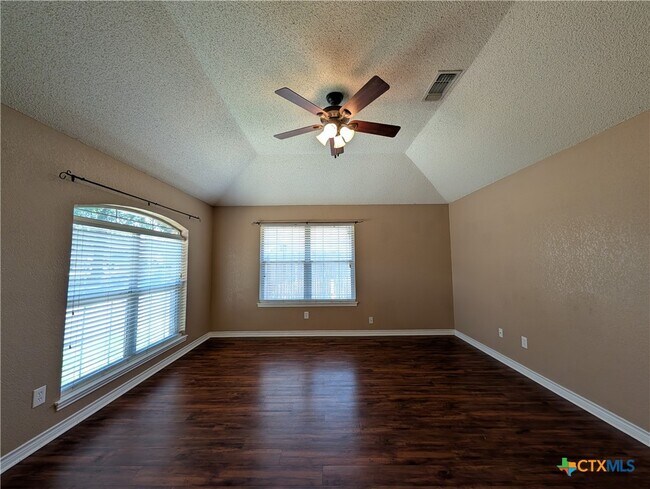 Building Photo - 1644 W County Line Rd