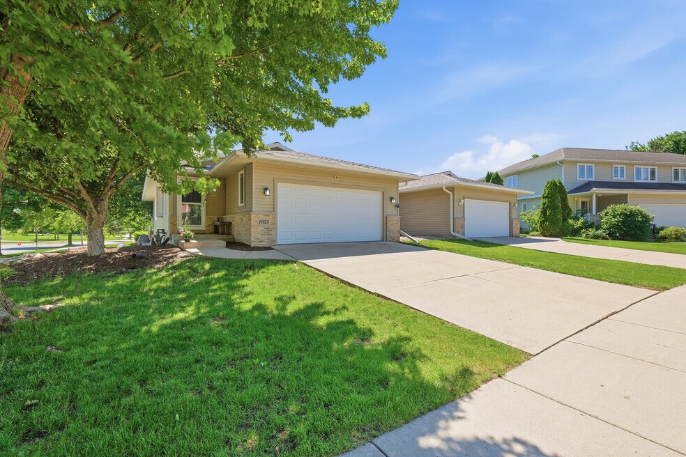 1051 Tamarack Way