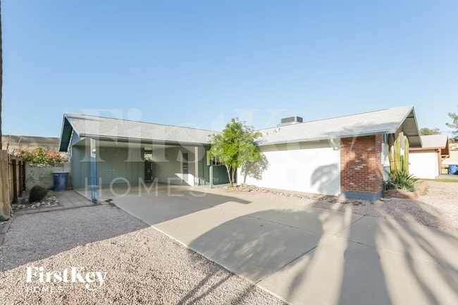 Foto del edificio - 614 E Greenway Dr