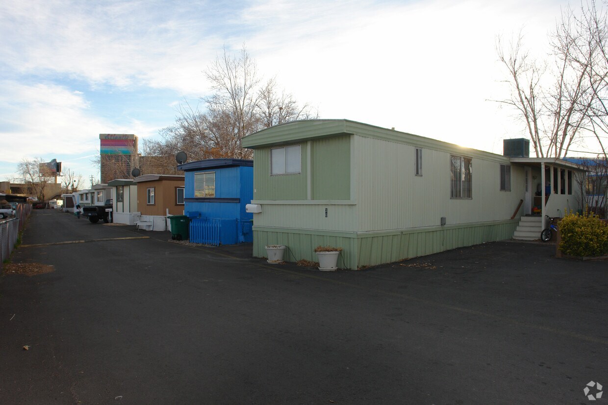Building Photo - 390 Gentry Way