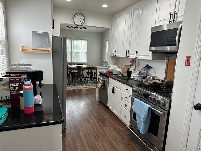 Building Photo - 15 Brook Dr