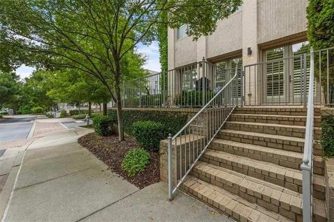 Building Photo - 878 3rd St