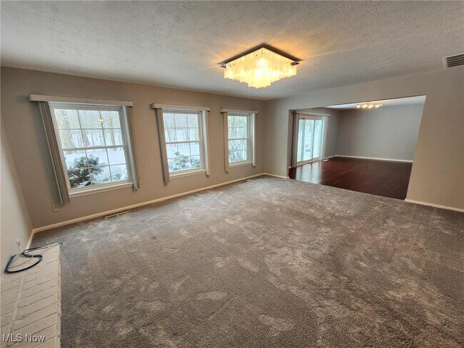 Foto del edificio - 6960 Carriage Hill Dr