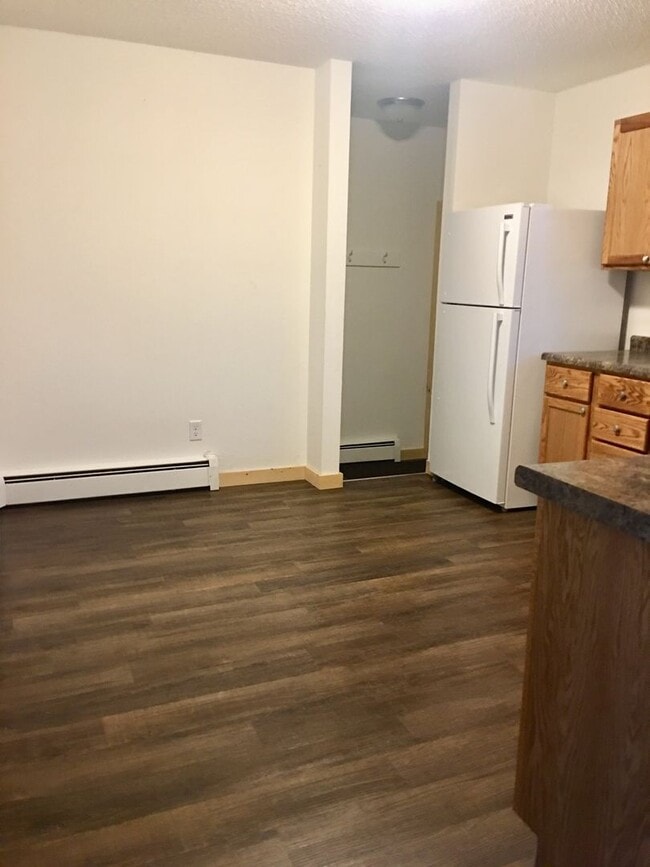 Building Photo - 4 Bed 2 Bath Duplex