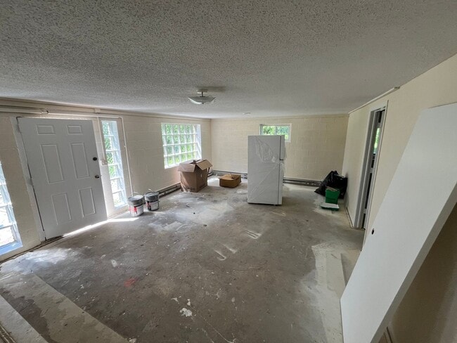 Building Photo - 1618 Maple Grove Rd