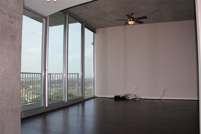 Building Photo - 5925 Almeda Rd
