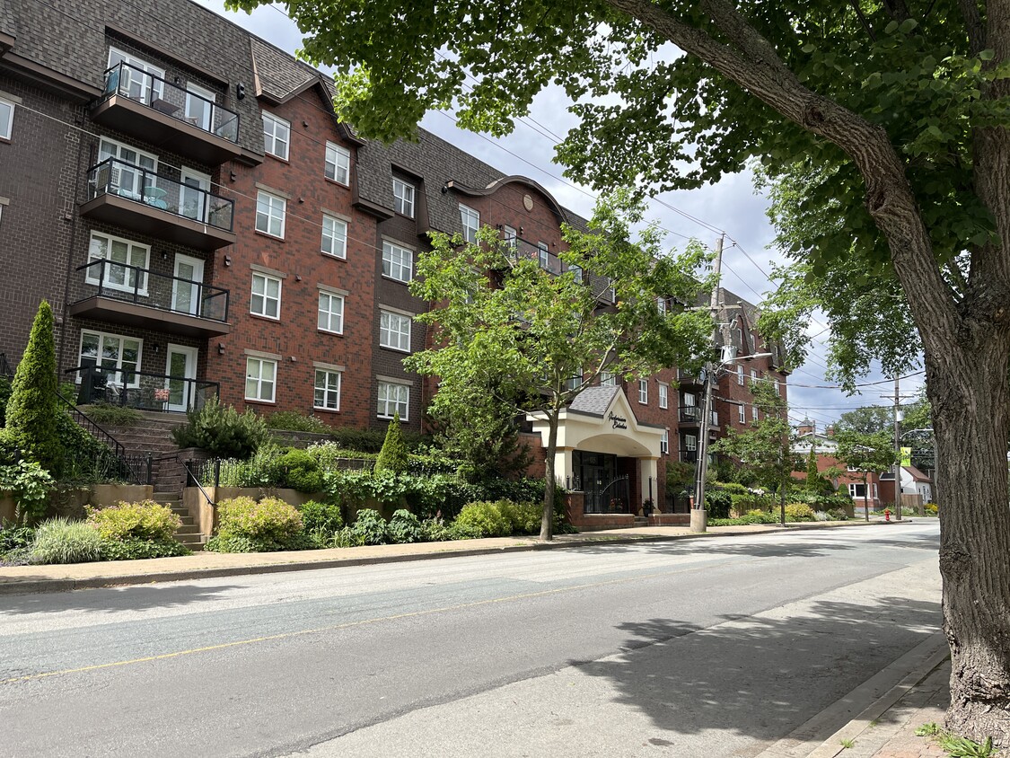 Exterior - 115 Ochterloney St