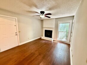 Building Photo - 2107 Epworth Dr NE
