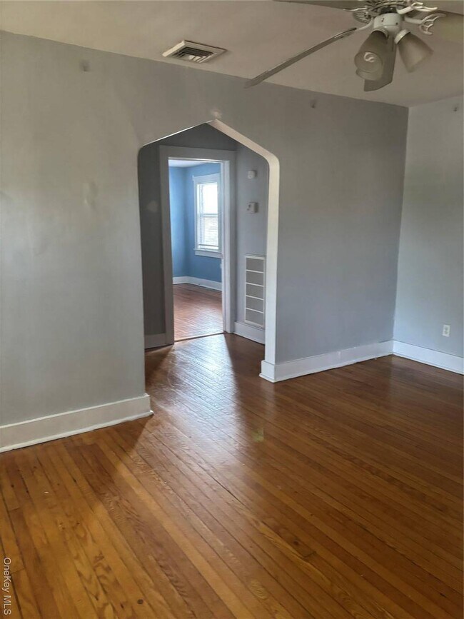 Foto del edificio - 457 Montauk Hwy