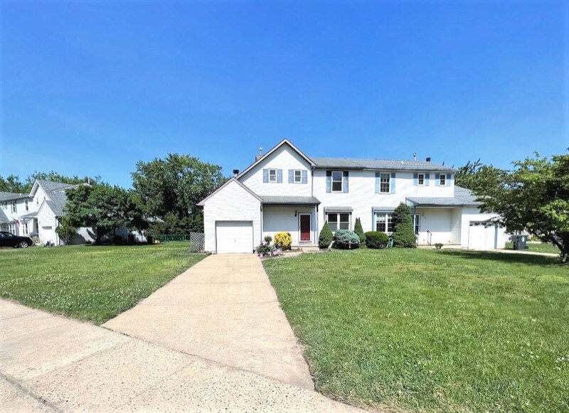 Primary Photo - 1 Flamingo Ct