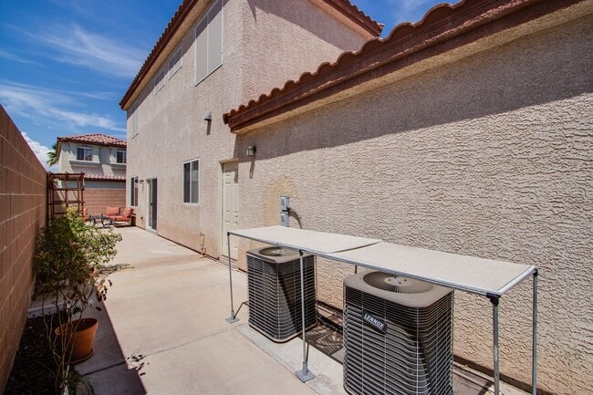 Foto del edificio - 4 bedroom 3 bath centrally located home