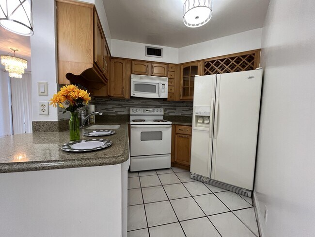 Building Photo - 215 Lake Pointe Dr