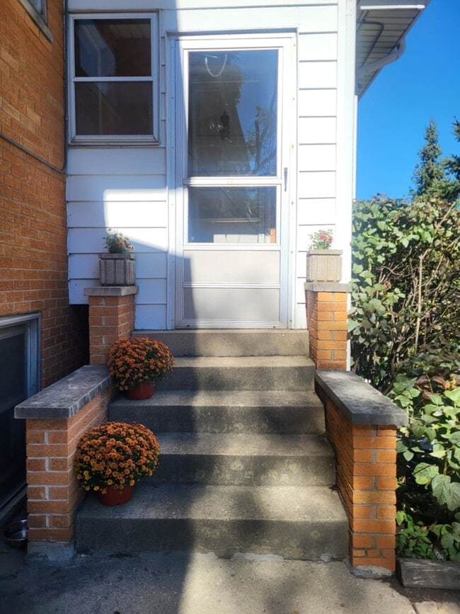 Building Photo - 8435 S 81st Ave