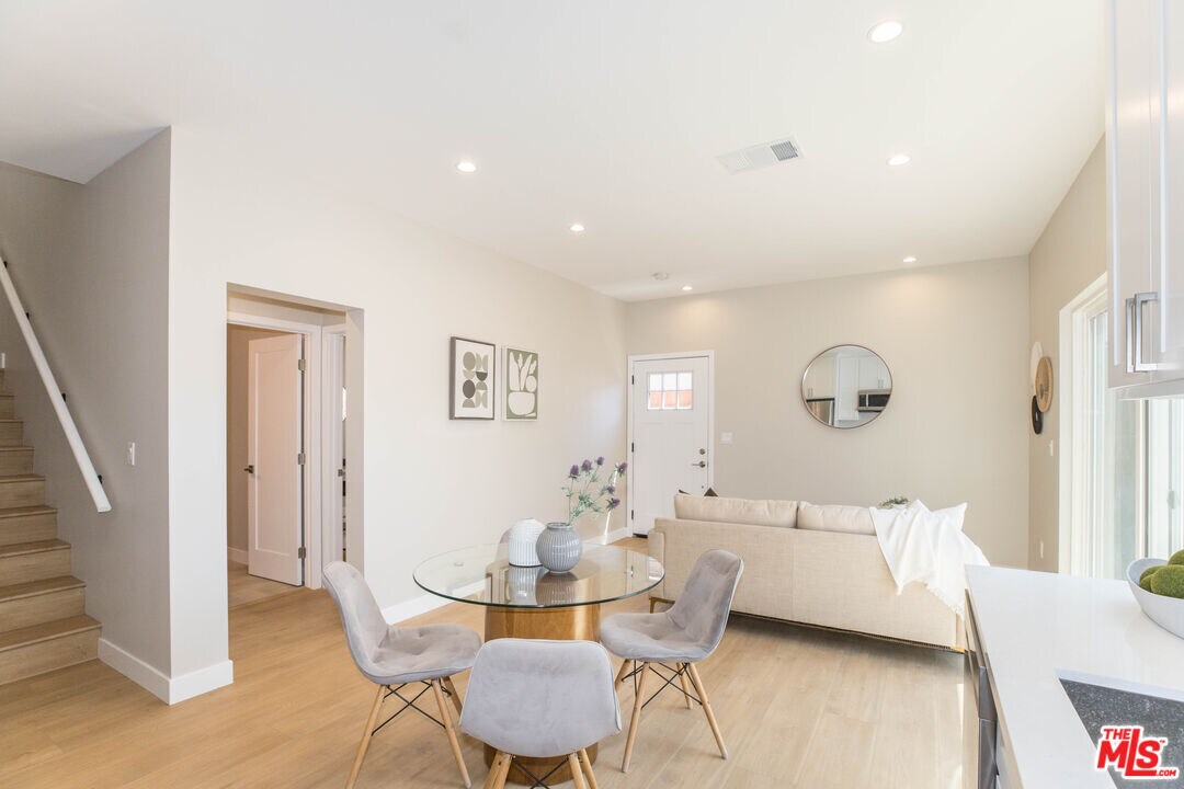 Foto principal - 1016 S Bundy Dr