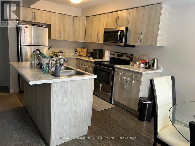 Building Photo - 604 Julia Dr