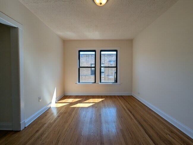 Foto del edificio - 2653 N Spaulding Ave