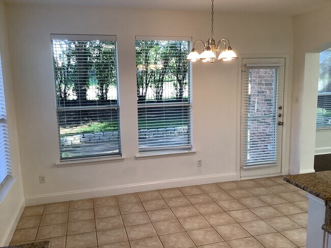 Building Photo - 1715 Ash Ln