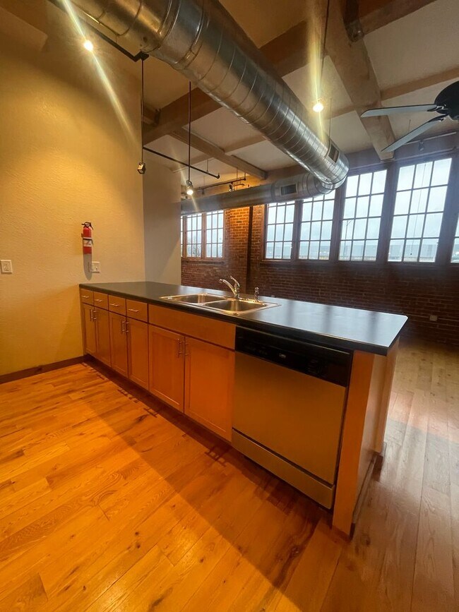 Building Photo - Apply Now to view this Studio loft in a gr...