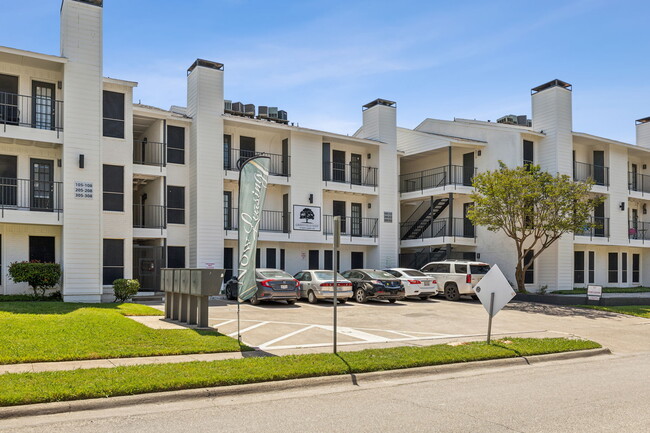 Building Photo - Garrett Gardens Apartments