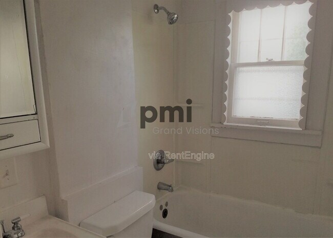 Foto del edificio - 2143 E Wood St