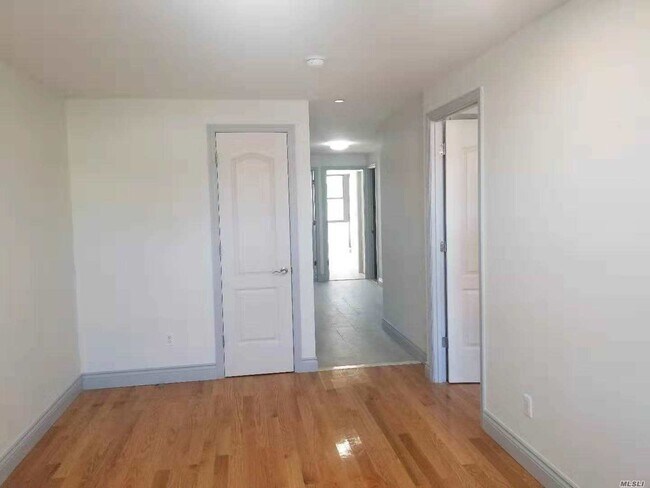 Foto del edificio - 16110-161-46 46th Ave