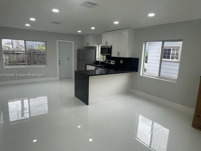 Building Photo - 151 Fairway Dr