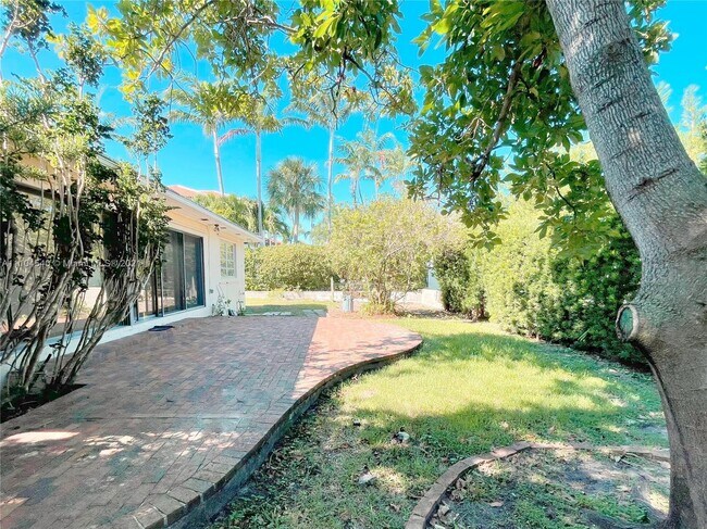 Foto del edificio - 9045 Hawthorne Ave