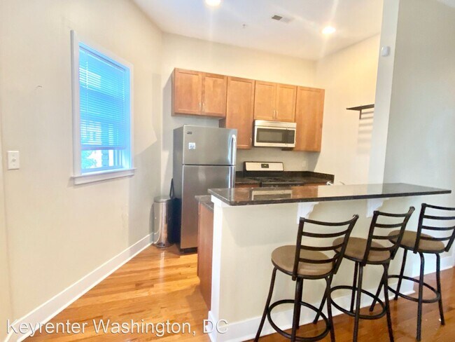 Foto del edificio - 1352 Longfellow St NW