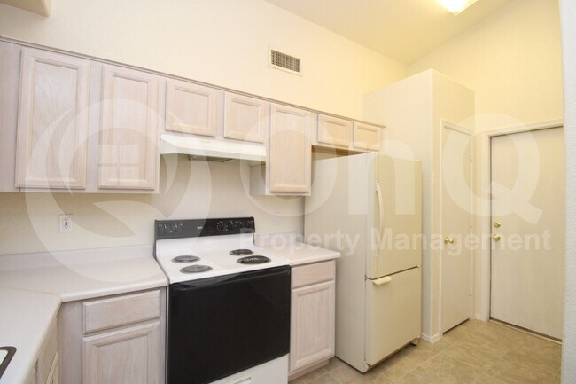 Building Photo - 2316 E Kelton Ln