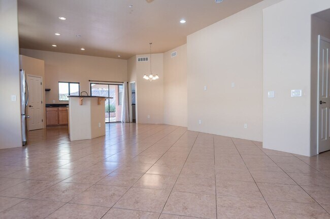 Foto del edificio - Gorgeous 3 Bedroom 2 Bathroom Home with Tile Throughout! Central A/C, 2 Car Garage!