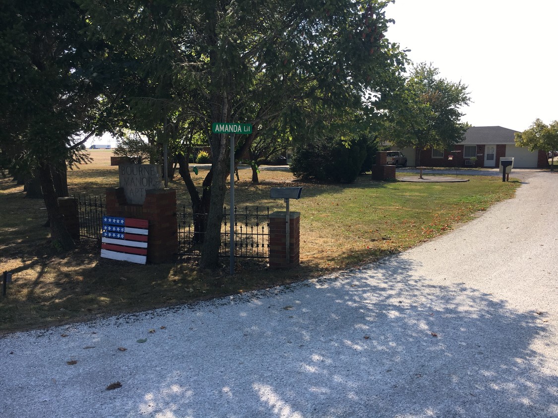 entrada principal - 301 Reichert Rd