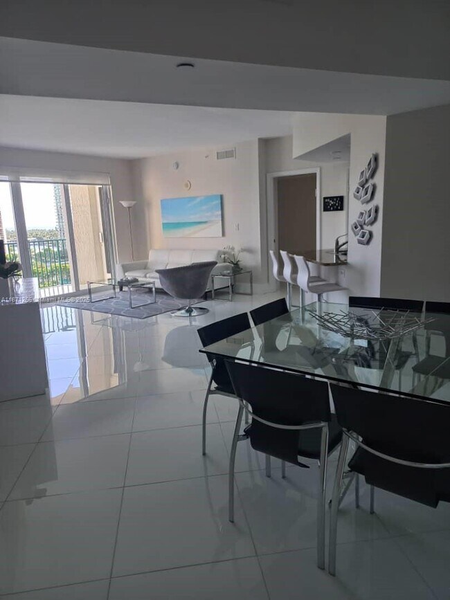 Foto del edificio - 20000 E Country Club Dr